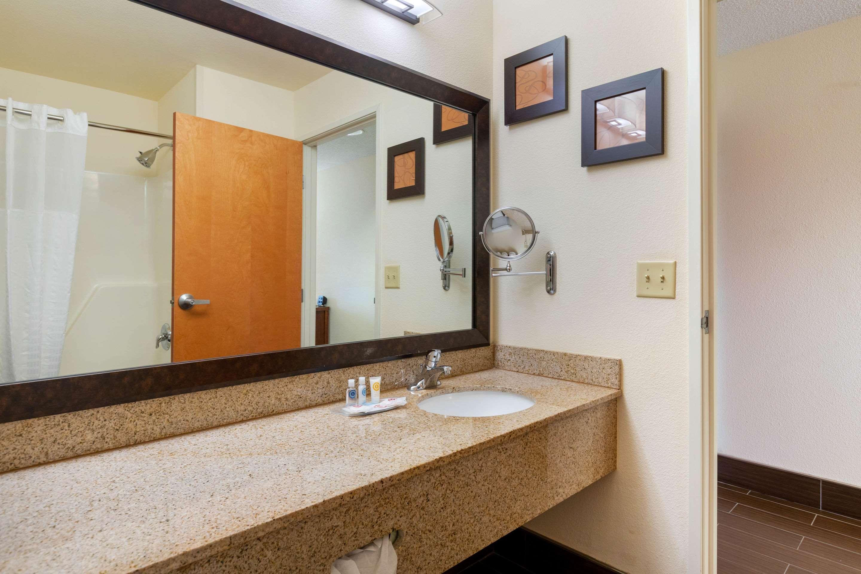 Comfort Suites Stevensville – St. Joseph Buitenkant foto
