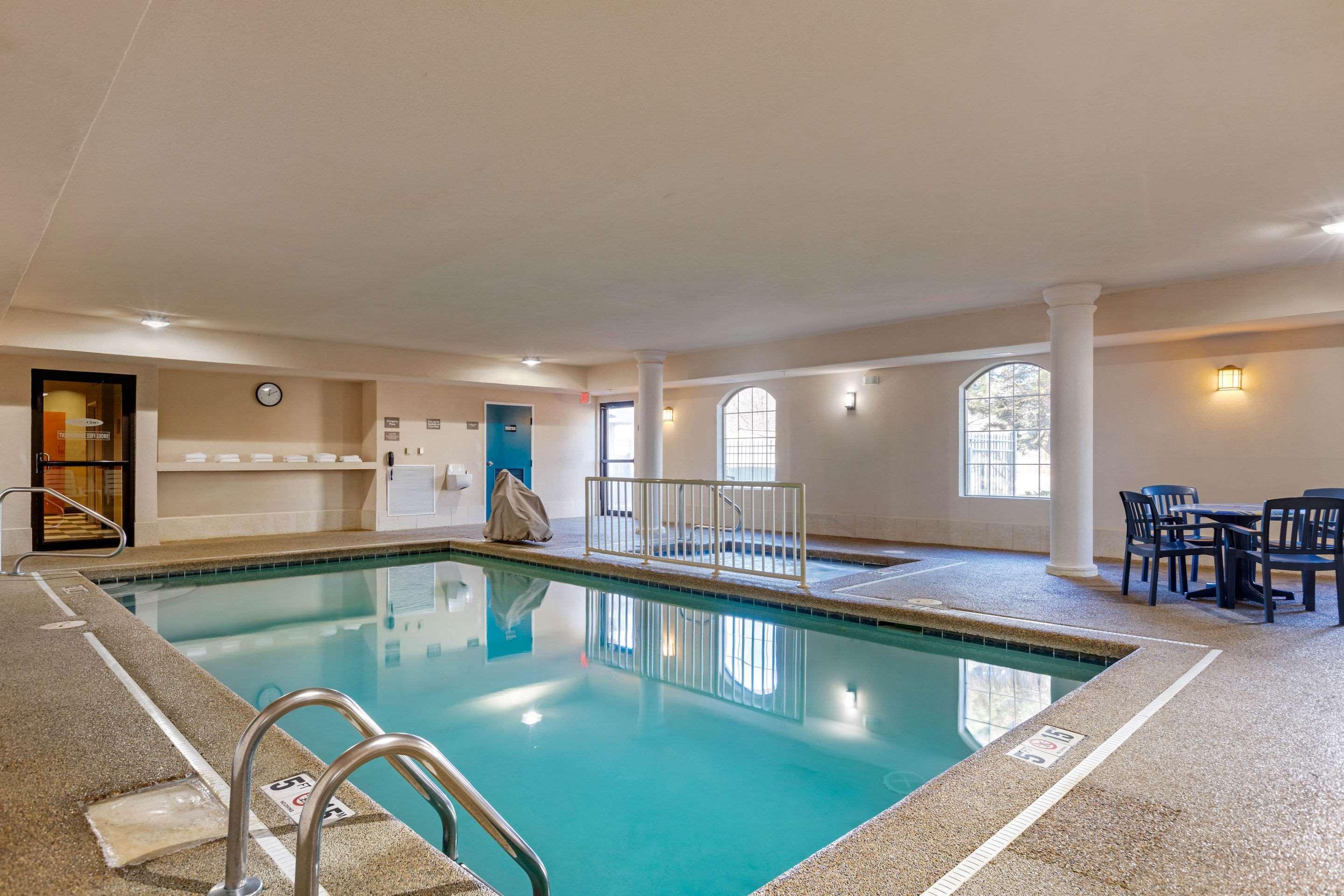 Comfort Suites Stevensville – St. Joseph Buitenkant foto